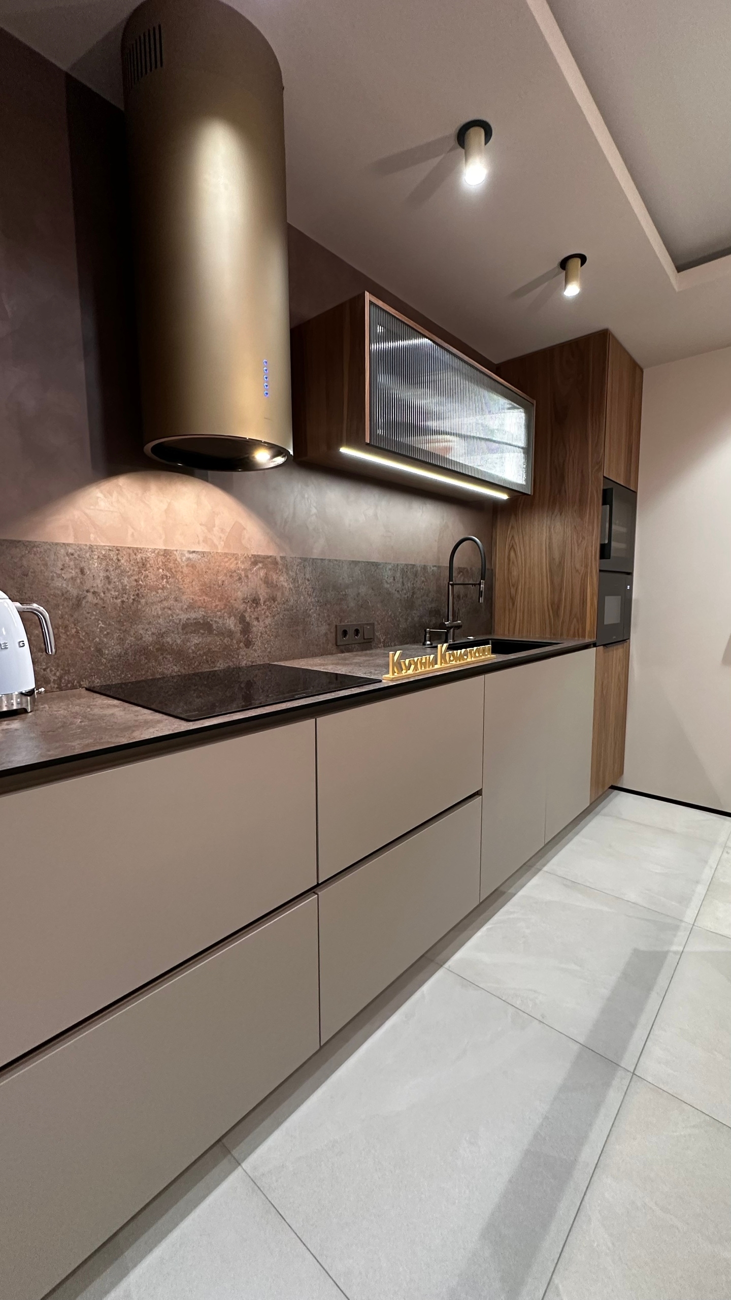 Кухня выполненная на заказ 